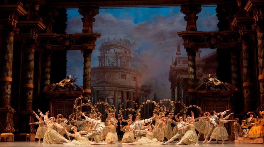 Studying Abroad with a Major No One Offers – A Technical Theater Major in Paris